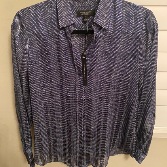 Brand new Express blouse. Petite size 4 - Picture 3 of 4